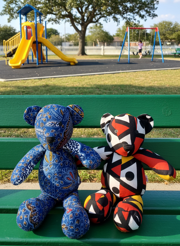 Peluche Urso Capulana / Ours en wax – un compagnon coloré et plein de tendresse – Image 2